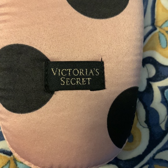 BNWT VICTORIA’S SECRET Pink w/ black polka dots slippers sz M (7-8) & carry bag - Picture 4 of 7